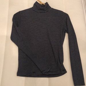 Mock neck stripped crop top